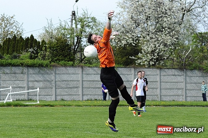 Zdjęcie w galerii na portalu naszraciborz.pl: A klasa: Wicelider z Tworkowa bezlitosny dla Czarnych Gorzyce wiadomości z regionu