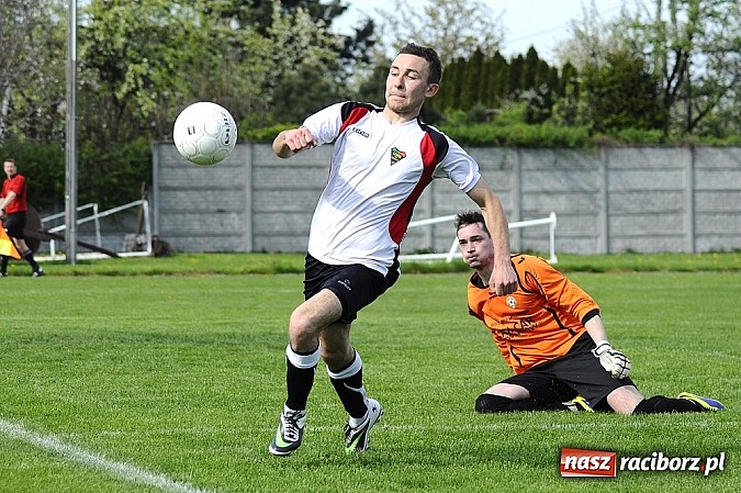 Zdjęcie w galerii na portalu naszraciborz.pl: A klasa: Wicelider z Tworkowa bezlitosny dla Czarnych Gorzyce wiadomości z regionu