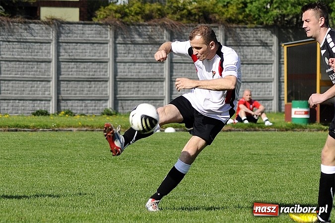 Zdjęcie w galerii na portalu naszraciborz.pl: A klasa: Wicelider z Tworkowa bezlitosny dla Czarnych Gorzyce wiadomości z regionu