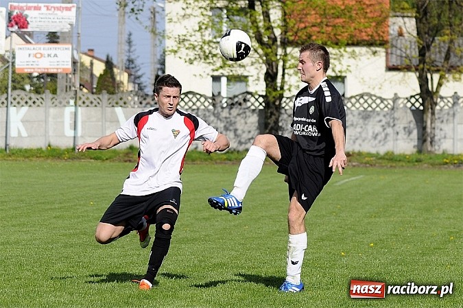 Zdjęcie w galerii na portalu naszraciborz.pl: A klasa: Wicelider z Tworkowa bezlitosny dla Czarnych Gorzyce wiadomości z regionu