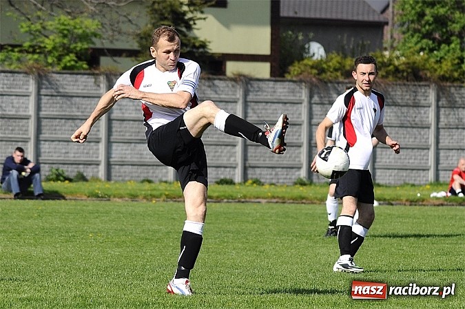 Zdjęcie w galerii na portalu naszraciborz.pl: A klasa: Wicelider z Tworkowa bezlitosny dla Czarnych Gorzyce wiadomości z regionu