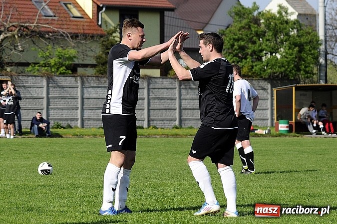 Zdjęcie w galerii na portalu naszraciborz.pl: A klasa: Wicelider z Tworkowa bezlitosny dla Czarnych Gorzyce wiadomości z regionu