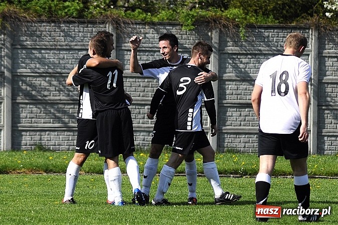 Zdjęcie w galerii na portalu naszraciborz.pl: A klasa: Wicelider z Tworkowa bezlitosny dla Czarnych Gorzyce wiadomości z regionu