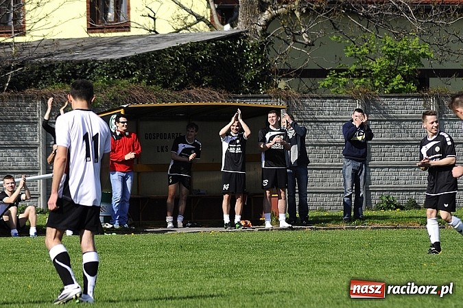 Zdjęcie w galerii na portalu naszraciborz.pl: A klasa: Wicelider z Tworkowa bezlitosny dla Czarnych Gorzyce wiadomości z regionu