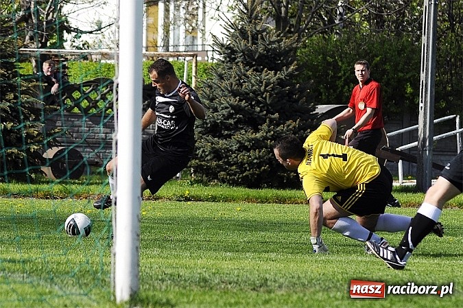 Zdjęcie w galerii na portalu naszraciborz.pl: A klasa: Wicelider z Tworkowa bezlitosny dla Czarnych Gorzyce wiadomości z regionu