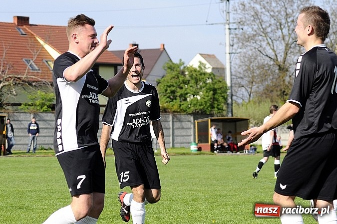 Zdjęcie w galerii na portalu naszraciborz.pl: A klasa: Wicelider z Tworkowa bezlitosny dla Czarnych Gorzyce wiadomości z regionu