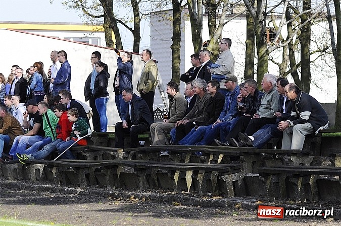 Zdjęcie w galerii na portalu naszraciborz.pl: A klasa: Wicelider z Tworkowa bezlitosny dla Czarnych Gorzyce wiadomości z regionu