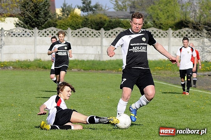 Zdjęcie w galerii na portalu naszraciborz.pl: A klasa: Wicelider z Tworkowa bezlitosny dla Czarnych Gorzyce wiadomości z regionu