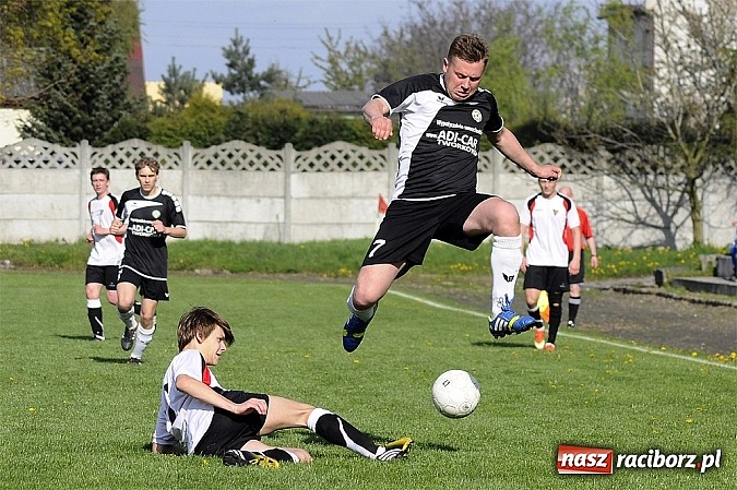 Zdjęcie w galerii na portalu naszraciborz.pl: A klasa: Wicelider z Tworkowa bezlitosny dla Czarnych Gorzyce wiadomości z regionu