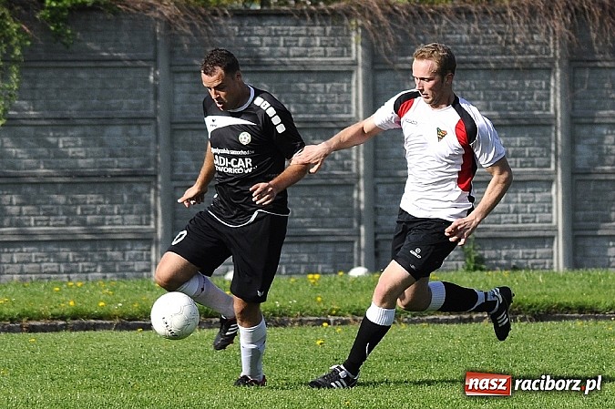 Zdjęcie w galerii na portalu naszraciborz.pl: A klasa: Wicelider z Tworkowa bezlitosny dla Czarnych Gorzyce wiadomości z regionu