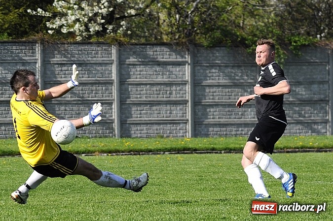 Zdjęcie w galerii na portalu naszraciborz.pl: A klasa: Wicelider z Tworkowa bezlitosny dla Czarnych Gorzyce wiadomości z regionu