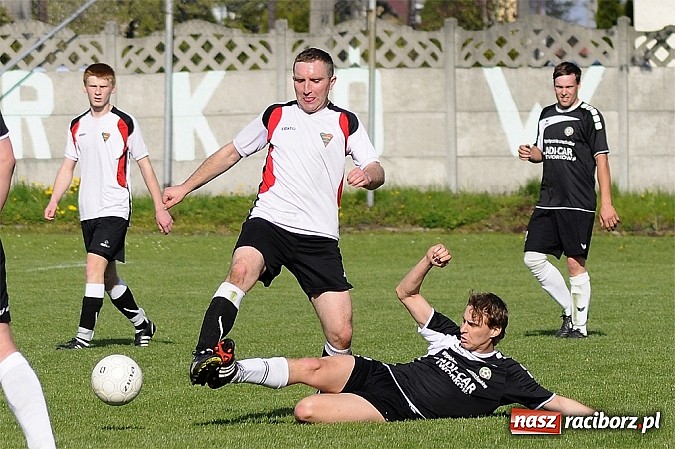 Zdjęcie w galerii na portalu naszraciborz.pl: A klasa: Wicelider z Tworkowa bezlitosny dla Czarnych Gorzyce wiadomości z regionu