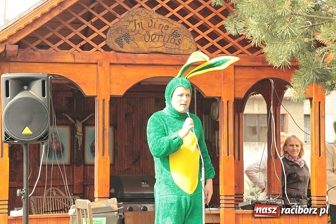 Zdjęcie w galerii na portalu naszraciborz.pl: Wielkanocne spotkanie w farskim ogrodzie wiadomości z regionu