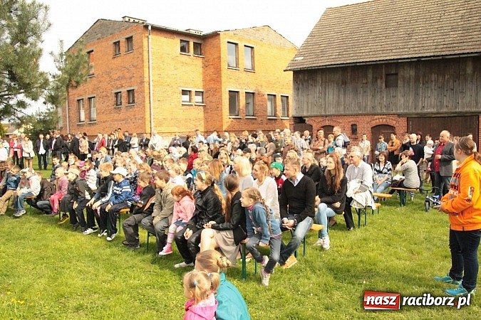Zdjęcie w galerii na portalu naszraciborz.pl: Wielkanocne spotkanie w farskim ogrodzie wiadomości z regionu