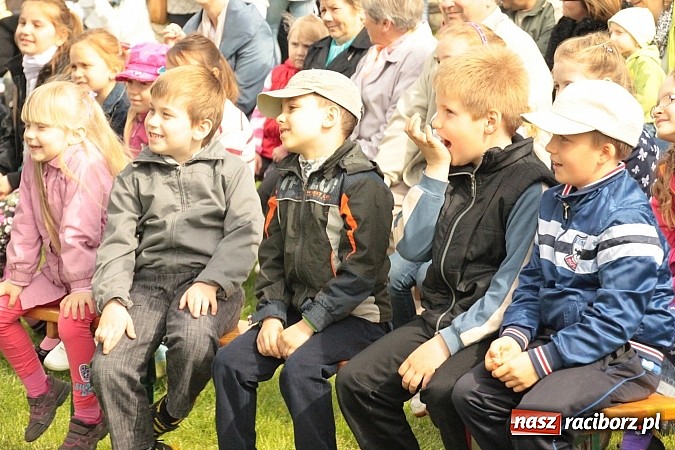 Zdjęcie w galerii na portalu naszraciborz.pl: Wielkanocne spotkanie w farskim ogrodzie wiadomości z regionu