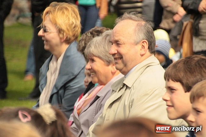 Zdjęcie w galerii na portalu naszraciborz.pl: Wielkanocne spotkanie w farskim ogrodzie wiadomości z regionu