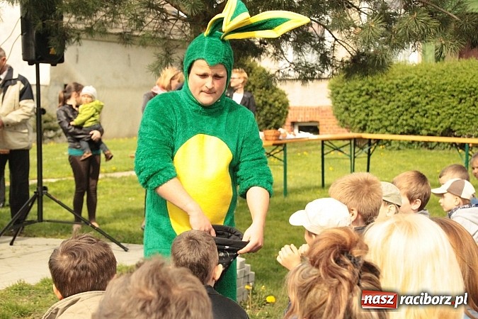 Zdjęcie w galerii na portalu naszraciborz.pl: Wielkanocne spotkanie w farskim ogrodzie wiadomości z regionu