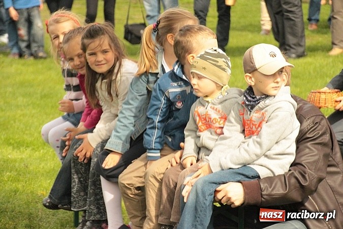 Zdjęcie w galerii na portalu naszraciborz.pl: Wielkanocne spotkanie w farskim ogrodzie wiadomości z regionu