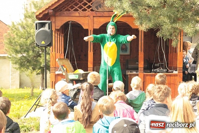 Zdjęcie w galerii na portalu naszraciborz.pl: Wielkanocne spotkanie w farskim ogrodzie wiadomości z regionu