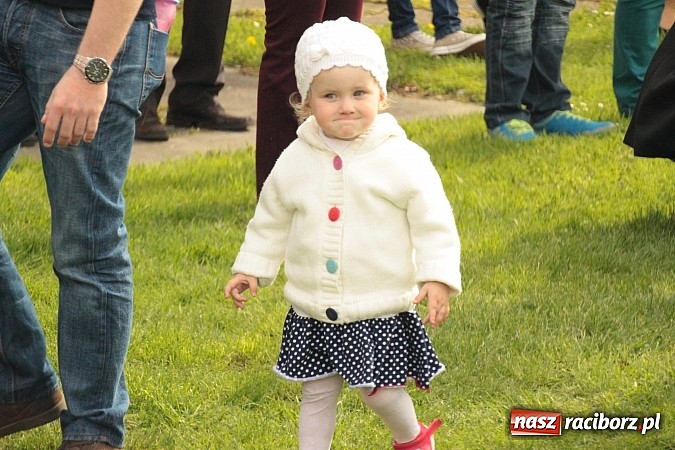 Zdjęcie w galerii na portalu naszraciborz.pl: Wielkanocne spotkanie w farskim ogrodzie wiadomości z regionu