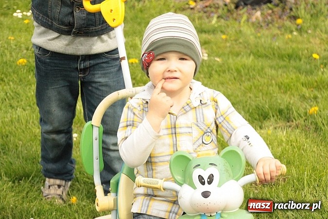 Zdjęcie w galerii na portalu naszraciborz.pl: Wielkanocne spotkanie w farskim ogrodzie wiadomości z regionu