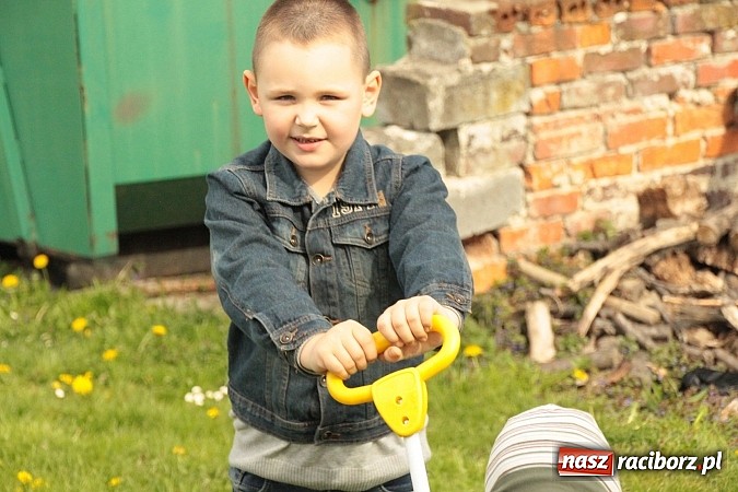 Zdjęcie w galerii na portalu naszraciborz.pl: Wielkanocne spotkanie w farskim ogrodzie wiadomości z regionu