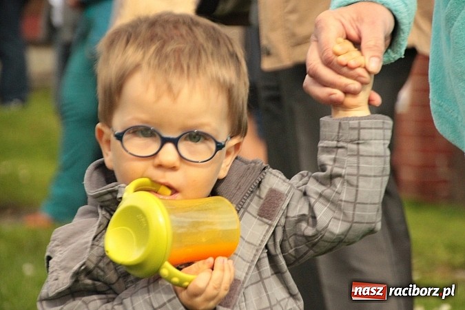 Zdjęcie w galerii na portalu naszraciborz.pl: Wielkanocne spotkanie w farskim ogrodzie wiadomości z regionu