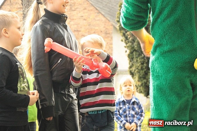 Zdjęcie w galerii na portalu naszraciborz.pl: Wielkanocne spotkanie w farskim ogrodzie wiadomości z regionu