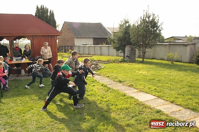 Zdjęcie w galerii na portalu naszraciborz.pl: Wielkanocne spotkanie w farskim ogrodzie wiadomości z regionu