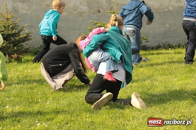 Zdjęcie w galerii na portalu naszraciborz.pl: Wielkanocne spotkanie w farskim ogrodzie wiadomości z regionu