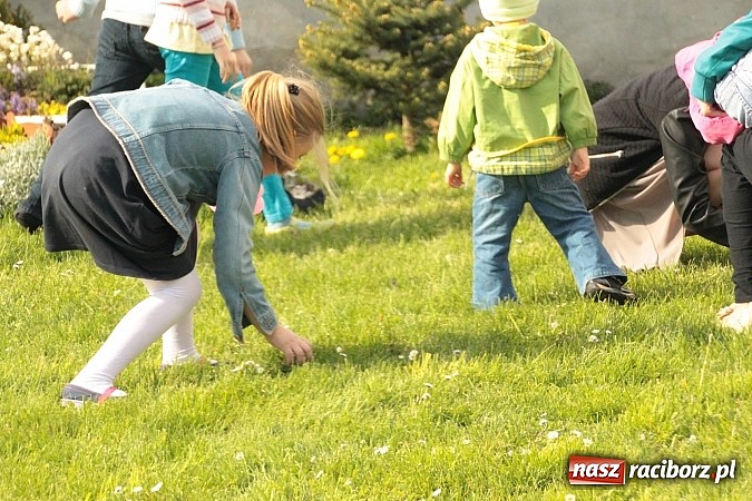 Zdjęcie w galerii na portalu naszraciborz.pl: Wielkanocne spotkanie w farskim ogrodzie wiadomości z regionu