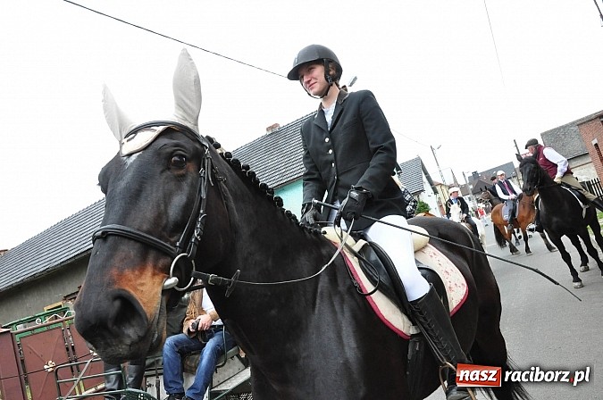 Zdjęcie w galerii na portalu naszraciborz.pl: Rekordowa procesja w Raciborzu-Sudole. Premier Jerzy Buzek na czele wiadomości z regionu