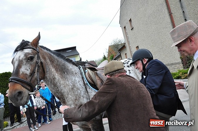 Zdjęcie w galerii na portalu naszraciborz.pl: Rekordowa procesja w Raciborzu-Sudole. Premier Jerzy Buzek na czele wiadomości z regionu