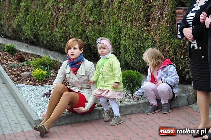 Zdjęcie w galerii na portalu naszraciborz.pl: Rekordowa procesja w Raciborzu-Sudole. Premier Jerzy Buzek na czele wiadomości z regionu