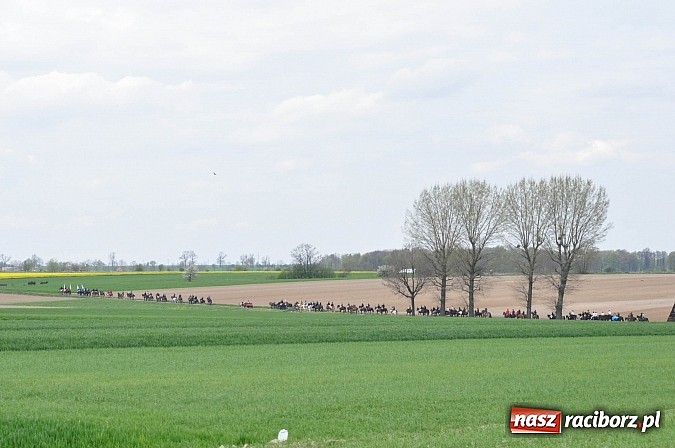 Zdjęcie w galerii na portalu naszraciborz.pl: Rekordowa procesja w Raciborzu-Sudole. Premier Jerzy Buzek na czele wiadomości z regionu