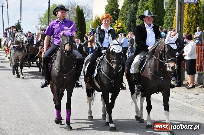 Zdjęcie w galerii na portalu naszraciborz.pl: Rekordowa procesja w Raciborzu-Sudole. Premier Jerzy Buzek na czele wiadomości z regionu