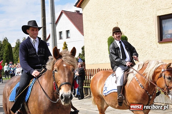 Zdjęcie w galerii na portalu naszraciborz.pl: Rekordowa procesja w Raciborzu-Sudole. Premier Jerzy Buzek na czele wiadomości z regionu