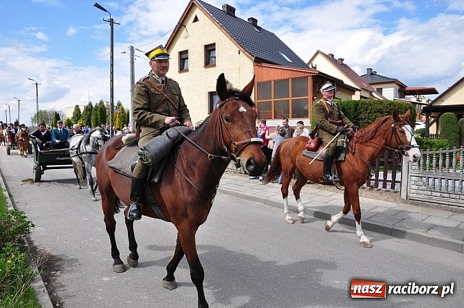 Zdjęcie w galerii na portalu naszraciborz.pl: Rekordowa procesja w Raciborzu-Sudole. Premier Jerzy Buzek na czele wiadomości z regionu