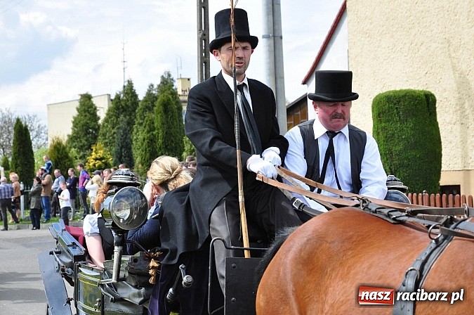 Zdjęcie w galerii na portalu naszraciborz.pl: Rekordowa procesja w Raciborzu-Sudole. Premier Jerzy Buzek na czele wiadomości z regionu