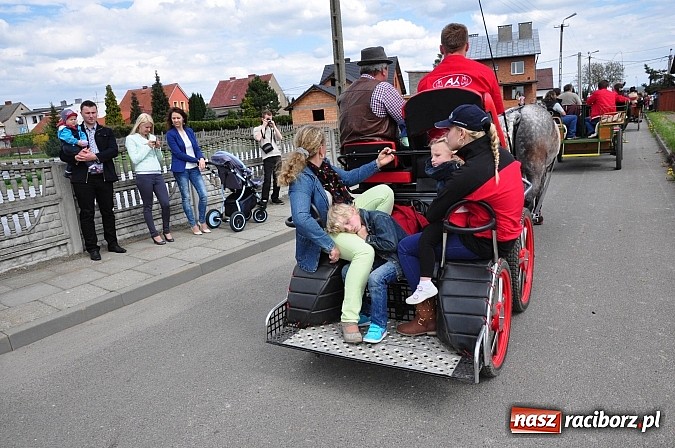 Zdjęcie w galerii na portalu naszraciborz.pl: Rekordowa procesja w Raciborzu-Sudole. Premier Jerzy Buzek na czele wiadomości z regionu