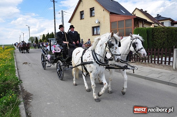 Zdjęcie w galerii na portalu naszraciborz.pl: Rekordowa procesja w Raciborzu-Sudole. Premier Jerzy Buzek na czele wiadomości z regionu