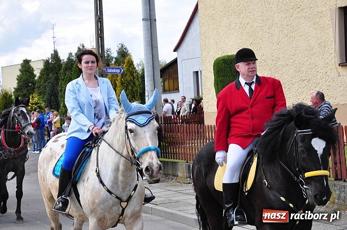 Zdjęcie w galerii na portalu naszraciborz.pl: Rekordowa procesja w Raciborzu-Sudole. Premier Jerzy Buzek na czele wiadomości z regionu