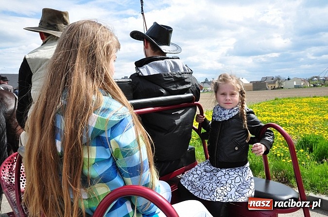 Zdjęcie w galerii na portalu naszraciborz.pl: Rekordowa procesja w Raciborzu-Sudole. Premier Jerzy Buzek na czele wiadomości z regionu