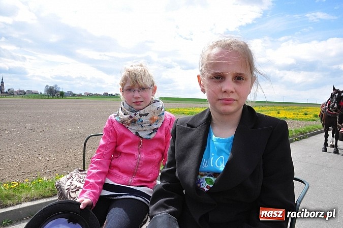 Zdjęcie w galerii na portalu naszraciborz.pl: Rekordowa procesja w Raciborzu-Sudole. Premier Jerzy Buzek na czele wiadomości z regionu