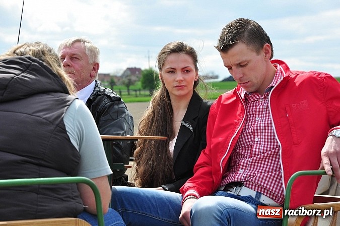 Zdjęcie w galerii na portalu naszraciborz.pl: Rekordowa procesja w Raciborzu-Sudole. Premier Jerzy Buzek na czele wiadomości z regionu