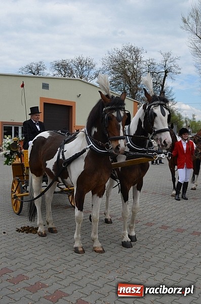 Zdjęcie w galerii na portalu naszraciborz.pl: W Pietrowicach Wielkich szli do cudownego obrazu a potem na obchód pól wiadomości z regionu