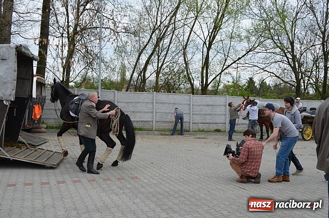 Zdjęcie w galerii na portalu naszraciborz.pl: W Pietrowicach Wielkich szli do cudownego obrazu a potem na obchód pól wiadomości z regionu