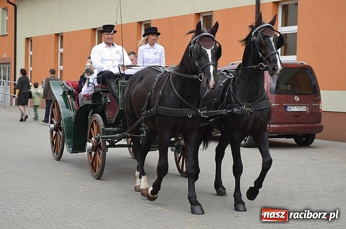 Zdjęcie w galerii na portalu naszraciborz.pl: W Pietrowicach Wielkich szli do cudownego obrazu a potem na obchód pól wiadomości z regionu