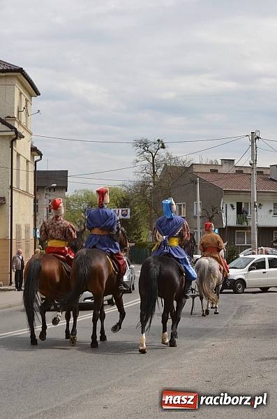 Zdjęcie w galerii na portalu naszraciborz.pl: W Pietrowicach Wielkich szli do cudownego obrazu a potem na obchód pól wiadomości z regionu