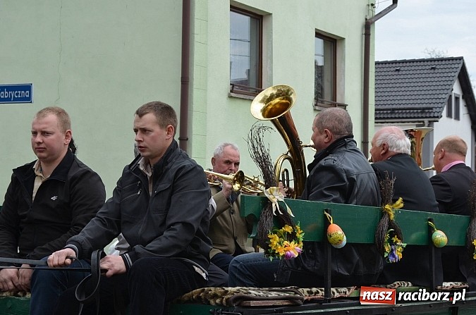 Zdjęcie w galerii na portalu naszraciborz.pl: W Pietrowicach Wielkich szli do cudownego obrazu a potem na obchód pól wiadomości z regionu